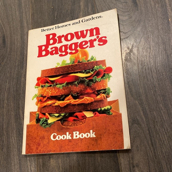 Better homes & gardens lot of 3 Christmas & 4 cookbook 6:24 - Picture 7 of 10